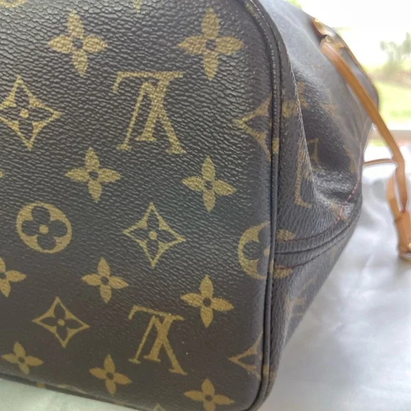 Louis Vuitton Monogram Neverfull - Size MM - Picture 9 of 9